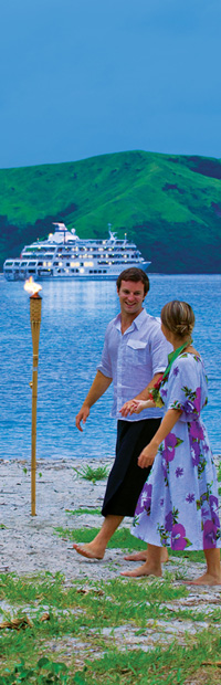 Fiji cruise couple on beach
