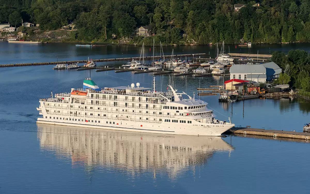 Pearl Seas Cruises ship, Pearl Mist, in Parry Sound